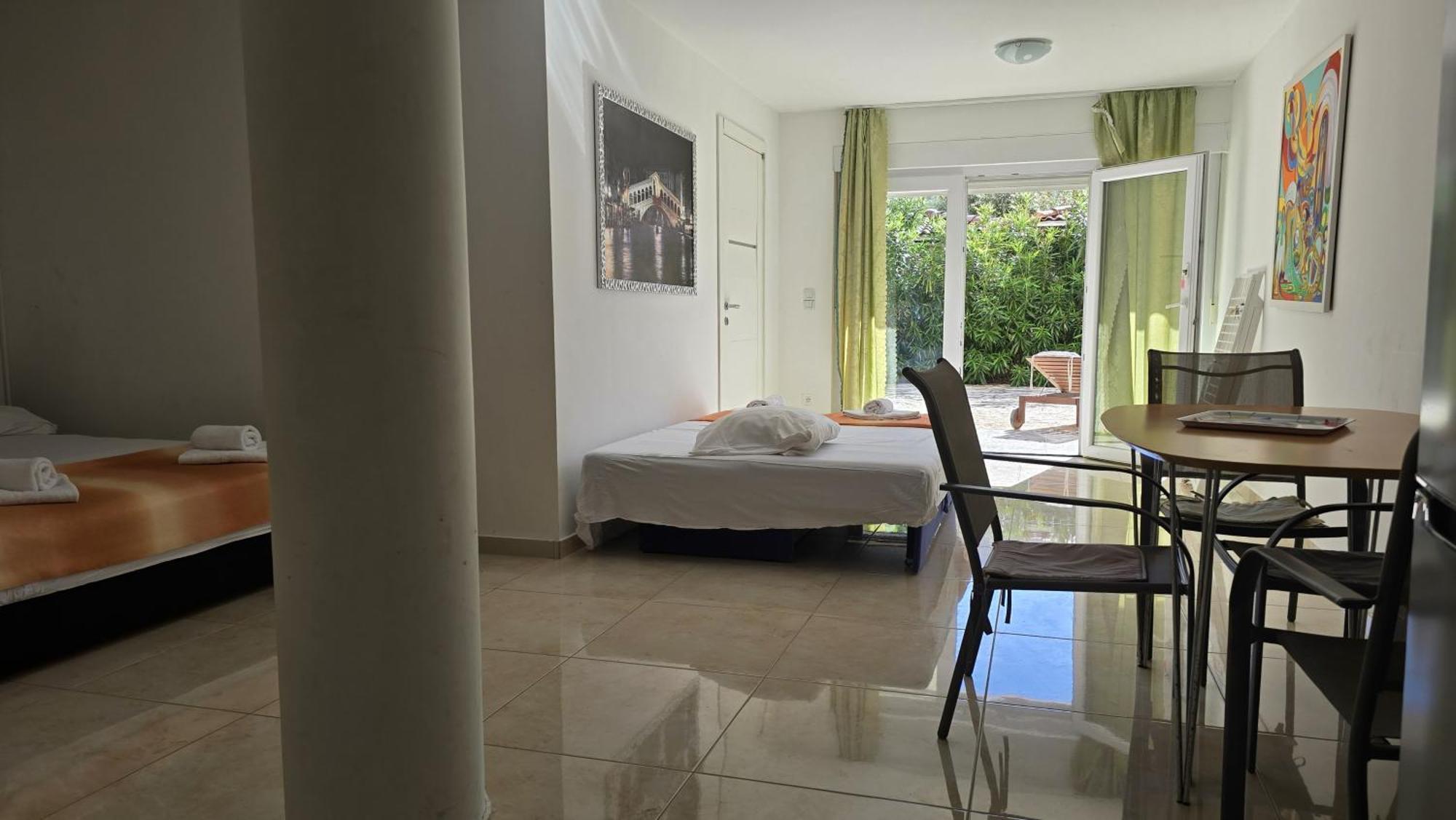 Apartments Giovanni Mandre Bilik gambar